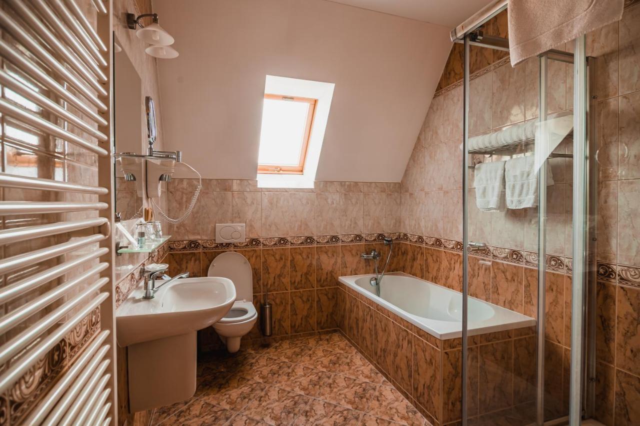 Hotel Krajka**** Vamberk Esterno foto